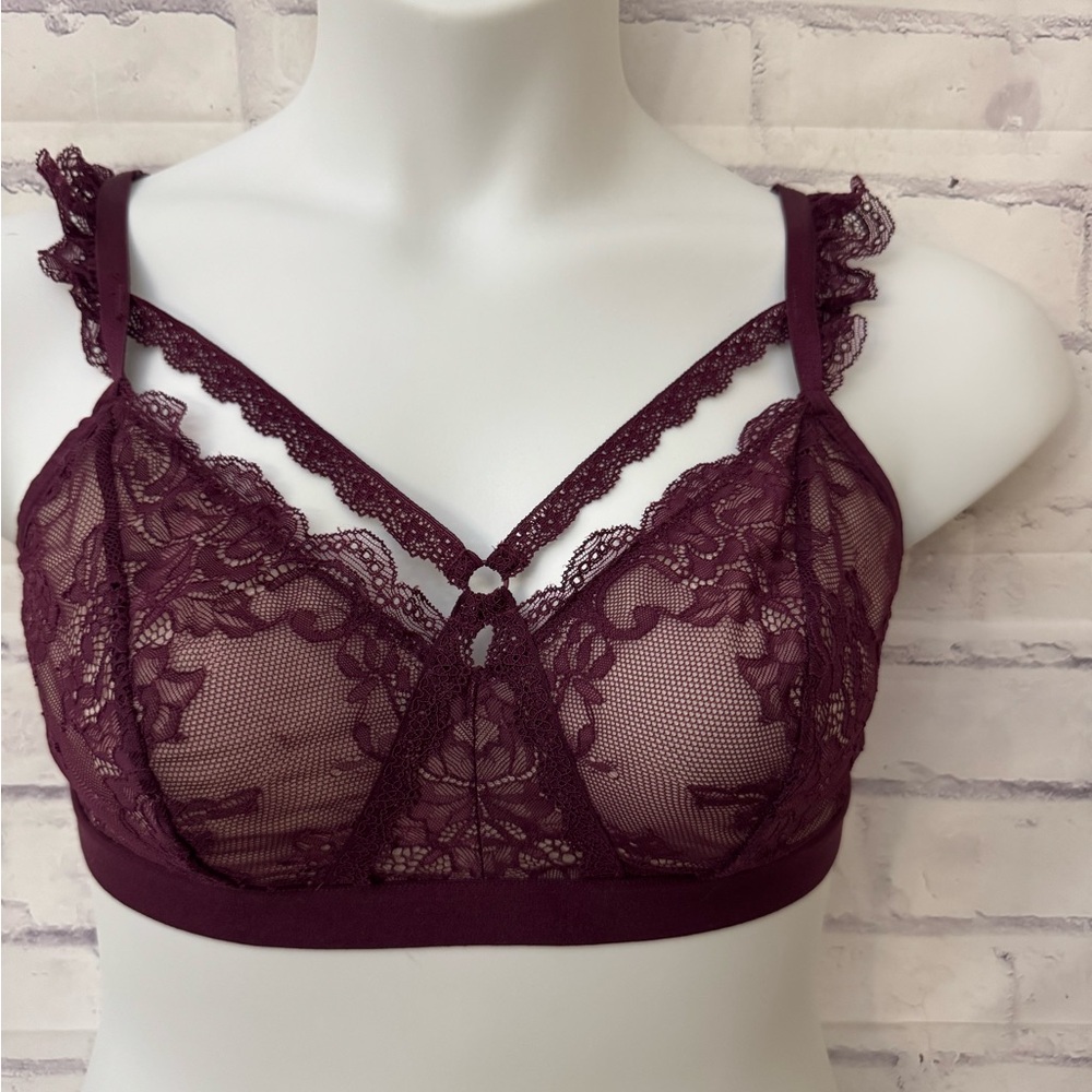 Torrid Curves Size 0 L-12 Purple Strappy Lace Bralette Sexy Criss Cross Frilly‎